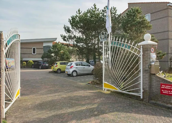 By The Sea In Juliana דירה